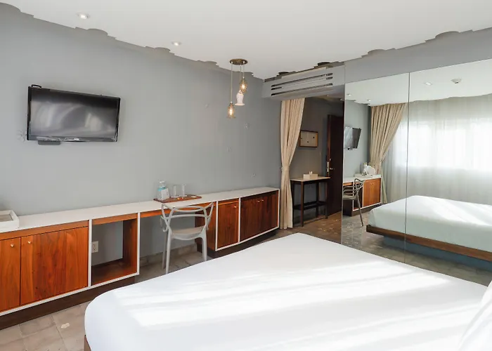 Flor De Mayo Hotel & Restaurant (Adults Only)